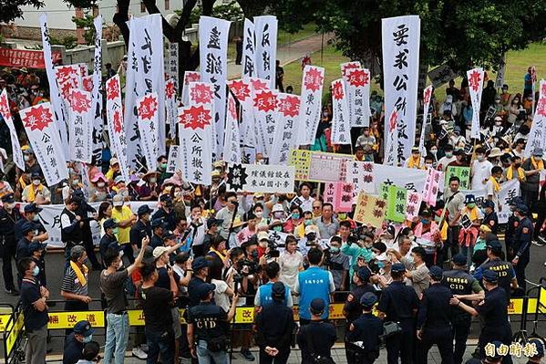 彰化擬蓋火葬場反對居民擠滿說明會喊罷免市長/彰化市立殯儀館新