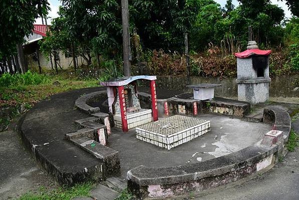 苗栗縣西湖鄉伯公(土地公福德祠)墓塚式-卵石化胎