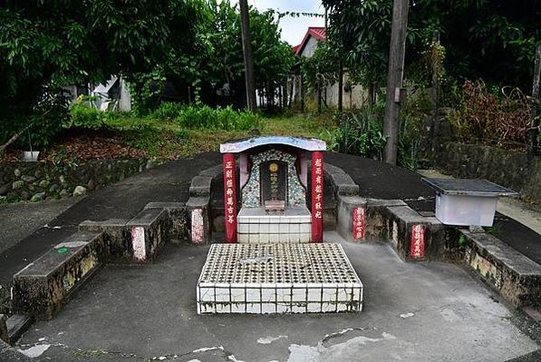 苗栗縣西湖鄉伯公(土地公福德祠)墓塚式-卵石化胎