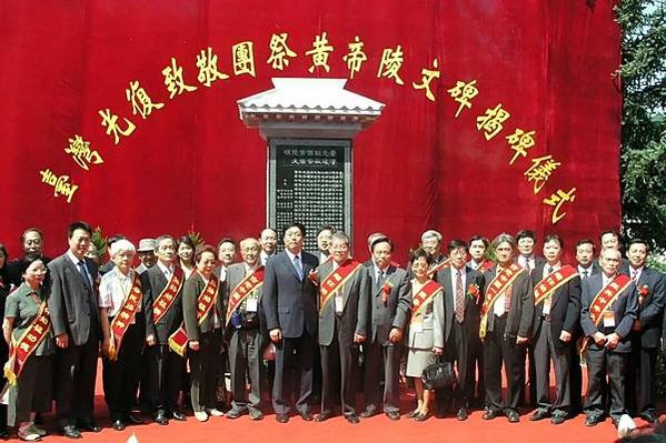 臺灣光復致敬團丘念臺定名為「感恩團」成立於1946年8月，乃