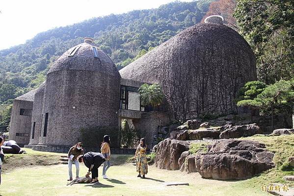 橫山內灣「槑齋」古印度佛窟式建築台灣唯一的佛教洞窟綠建築-主