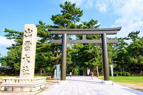 出雲大社「結良緣」聞名：求良緣必訪結緣神社-神社境內的兔子雕