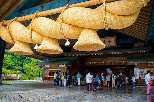 出雲大社「結良緣」聞名：求良緣必訪結緣神社-神社境內的兔子雕