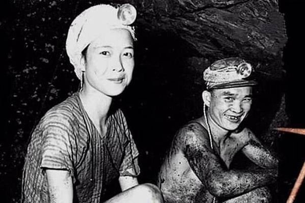女礦工/林首，1936年生，17-18歲跟著養父到瑞三煤礦工