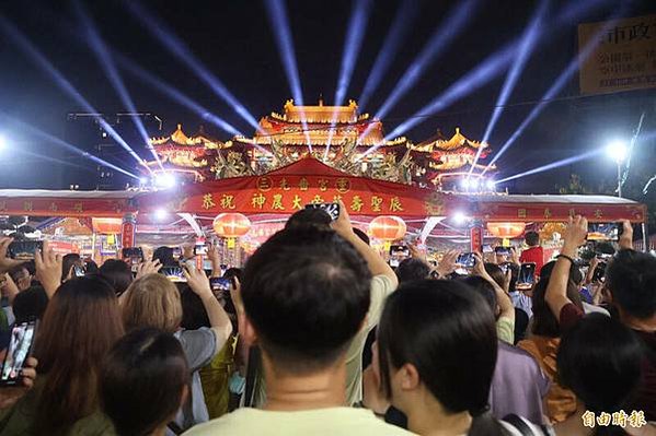 三重區先嗇宮主祀神農大帝「神農文化祭」二百六十尊神將踩街遶境