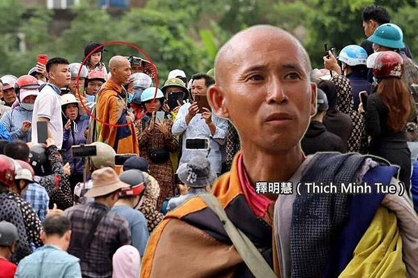 遼寧海城道源寺/遼寧海城市的大悲寺不收錢的寺院，僧人們沿途托