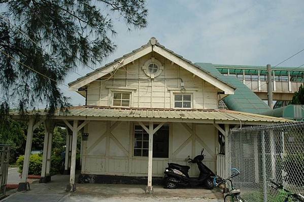 最美木造車站/台鐵在台南境內有三座木造車站，  林鳳營車站.