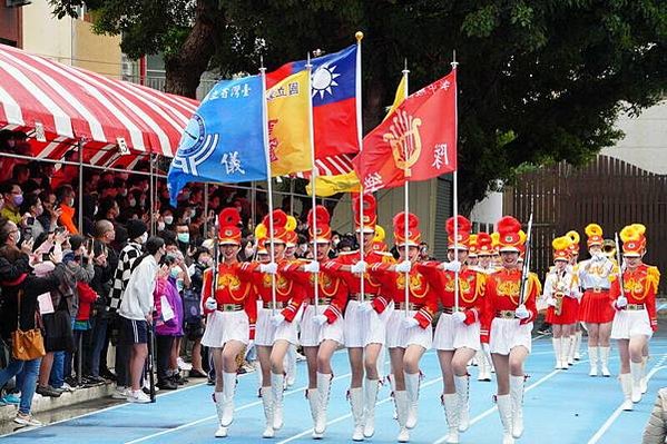 彰化女中儀隊53歲解散/台中女中慶百年 樂儀隊逾300「學姊