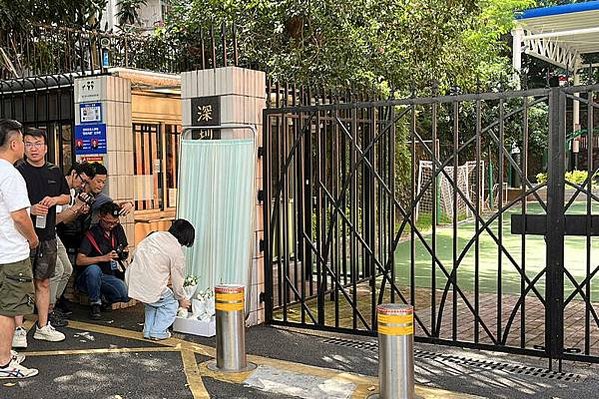 蘇州巿民胡友平為阻止凶徒殘殺日本小學生而喪生，日本大使館為她