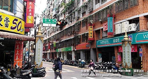 [食記] 華新街異鄉小吃店,粑粑絲米線像米粉,台北中和南洋觀光美食街,推薦,評價,菜單,泰國街,緬甸小吃街 (早餐,烤餅,雲南口味,潑水街,紅咖哩,飲茶,南勢角捷運站,豌豆涼粉)