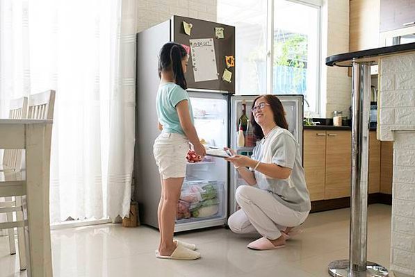 full-shot-grandma-girl-kitchen