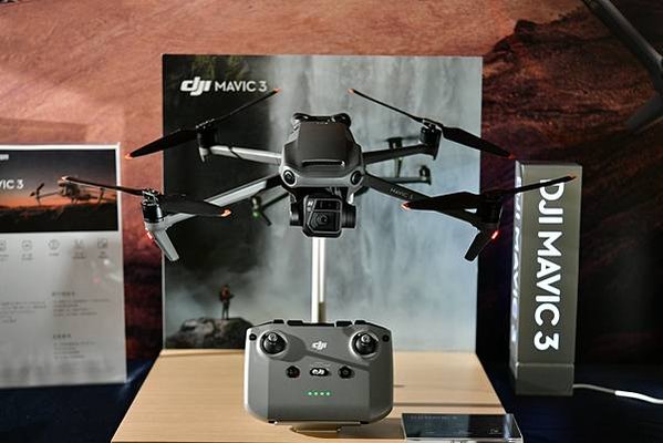DJI Mavic 3套裝建議售價$62,000起。