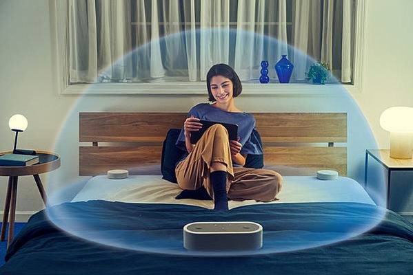 圖 2) Sony HT-AX7搭載360度空間模擬音效技術，在家追劇也能輕鬆享受個人影院級娛樂體驗！