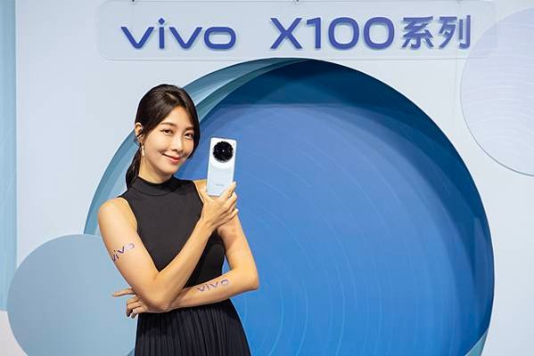 【新聞照片2】隨貨再贈「vivo x 神來也麻將好運龍來」活動貼紙，千萬神幣豐富大獎等你來拿