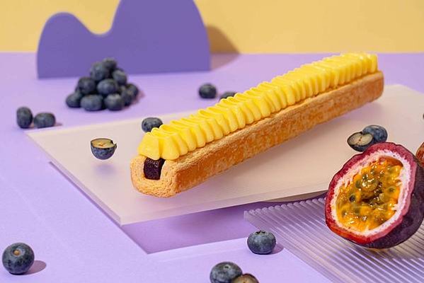 【圖說：微熱山丘外帶甜點品牌Smille微笑蜜樂推出期間限定「百香莓果蜜樂酥」，飽滿又清爽的滋味，帶大家感受春季限定的浪漫氣息！】