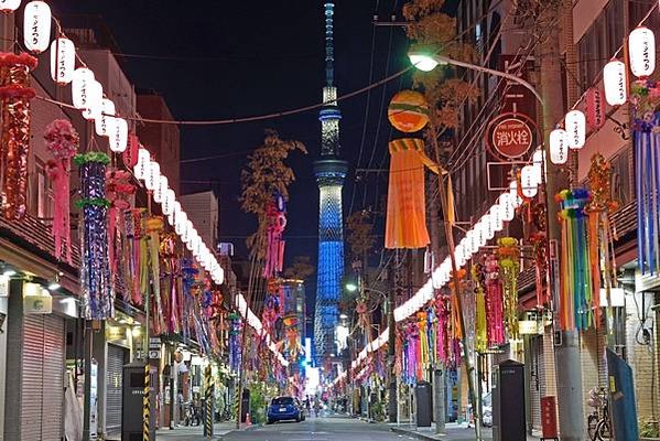 【新聞照片】「東京下町七夕祭」藉由七夕街道兩側的短冊許願，祈求來年的感情順利發展