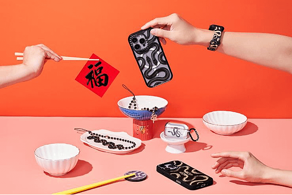 擄蛇翻身行大運！ CASETiFY 與人氣藝術家 WHOSM
