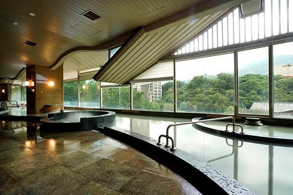 日勝生加賀屋四樓白磺大眾湯