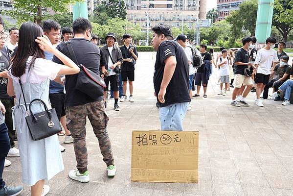不滿執政黨施政無能，統神怒罵:賴清德下台