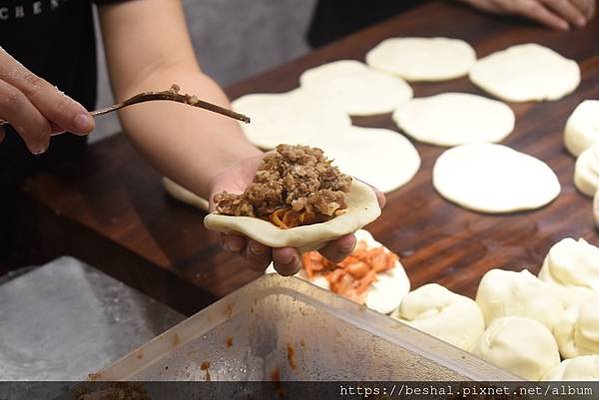 正宗80年傳承第四代老字號美食丞祖胡椒餅永和店開賣了,招牌豬