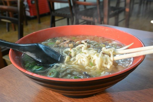 狗狗健行〉新竹芎林．文林生態古道（路線３）．庭芳麵食館