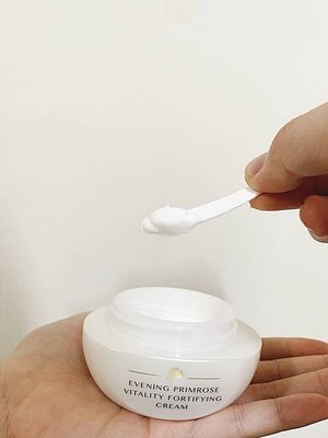 好物推薦|克麗緹娜CHLITINA::臉部保養推薦！月見草禦