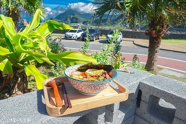 基隆美食。小李海鮮麵  八斗子車站對面的半自助吃泡麵  自選
