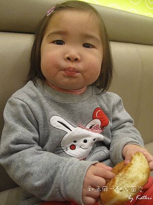 110405[1Y6M8D]和馬麻一起等面交