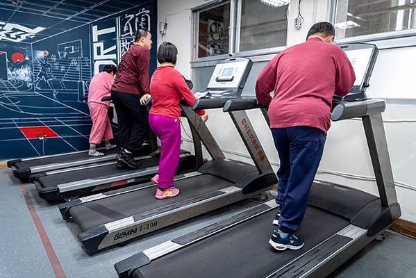 4圖：住民的飲食均衡+規律運動。