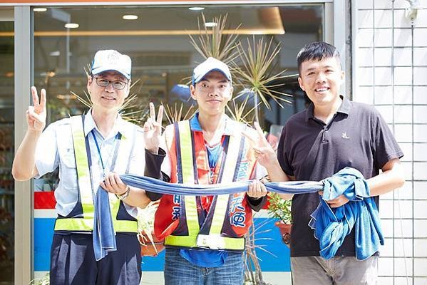 3圖說：簡站長(左)支持給年輕人就業機會。