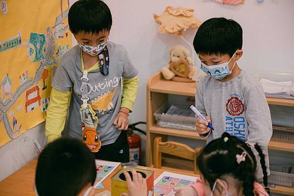 0178圖說：適度放手孩子才能展翅高飛。