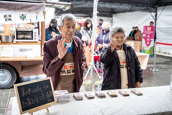 坪林長輩化身餐車一日店長 證明人老心不老