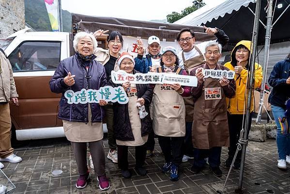 坪林長輩化身餐車一日店長 證明人老心不老