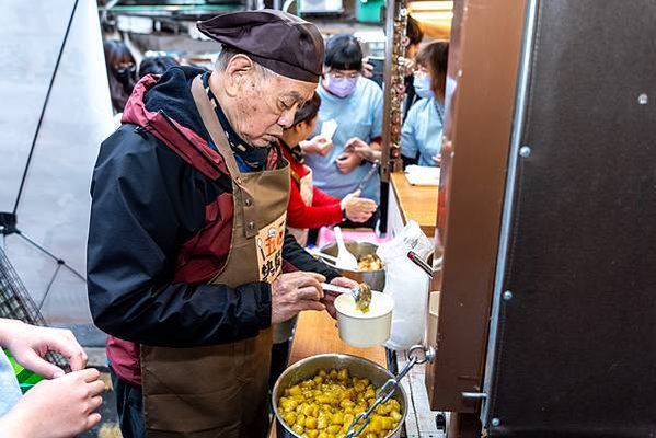 人生滋味百百種 爺奶化身一日頭家展現「五心」好味道