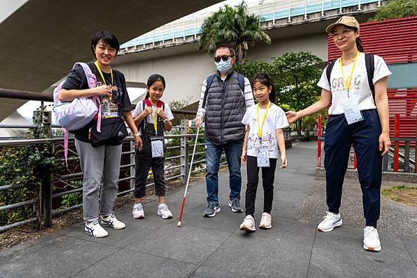 視障旅遊達人帶路 香港小學生暢遊台北