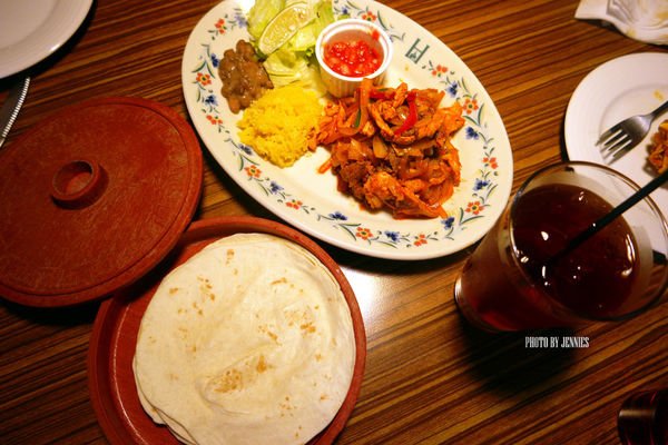 不能遊走全世界就讓我吃遍全世界｜台灣異國料理17↑家餐廳