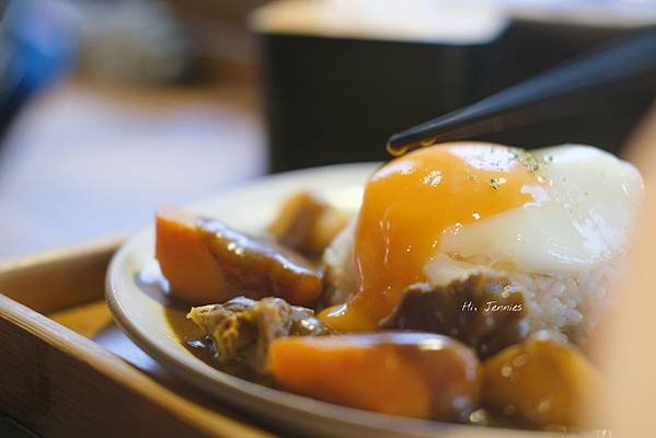 日式食堂裡的美味｜六張犁 富士咖哩 Fuji Curry(已