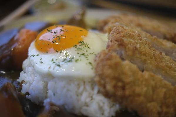 日式食堂裡的美味｜六張犁 富士咖哩 Fuji Curry(已