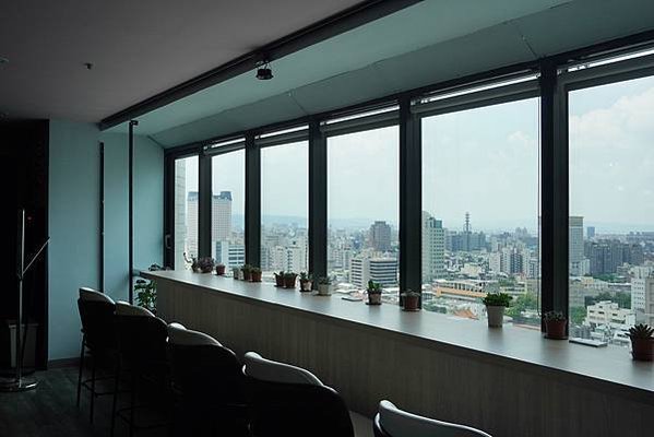 台中景觀餐廳推薦｜商辦大樓最高樓層「二十樓」、坐擁台灣大道市