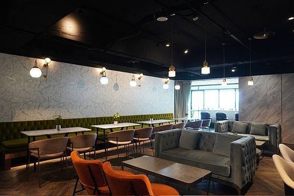 台中景觀餐廳推薦｜商辦大樓最高樓層「二十樓」、坐擁台灣大道市