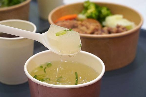公館咖哩推薦｜小鹿亭 咖哩、丼飯、烏龍麵，肉燥系列便當＄90