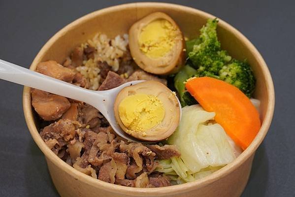 公館咖哩推薦｜小鹿亭 咖哩、丼飯、烏龍麵，肉燥系列便當＄90
