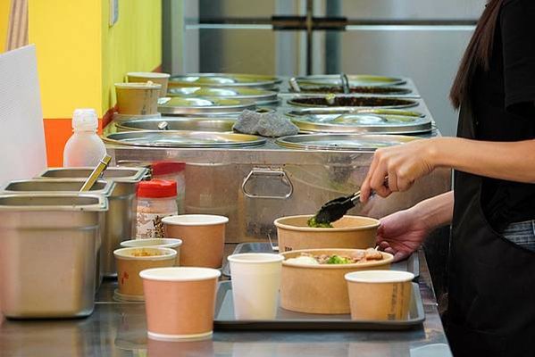 公館咖哩推薦｜小鹿亭 咖哩、丼飯、烏龍麵，肉燥系列便當＄90