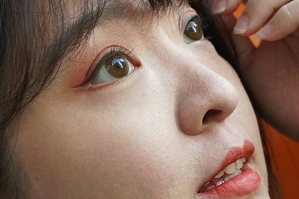 彩色日拋推薦｜紅色眼妝搭配「星韻青」美瞳，Lens++永暘光
