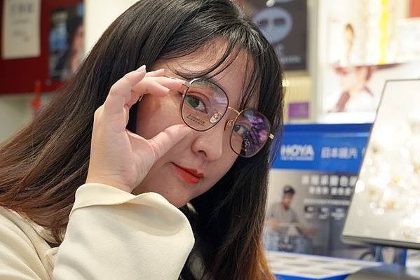 高雄眼鏡行推薦｜高雄鳳山 全球眼鏡行／全球驗光所「HOYA舒