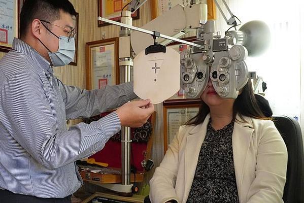 高雄眼鏡行推薦｜高雄鳳山 全球眼鏡行／全球驗光所「HOYA舒