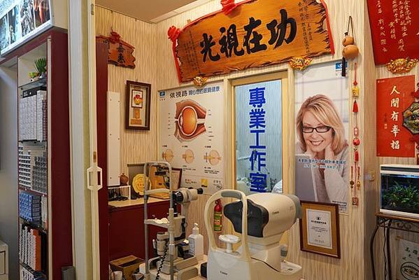 高雄眼鏡行推薦｜高雄鳳山 全球眼鏡行／全球驗光所「HOYA舒