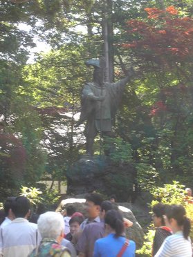 神社內的雕像  聽說是開拓北海道之ㄧ的神