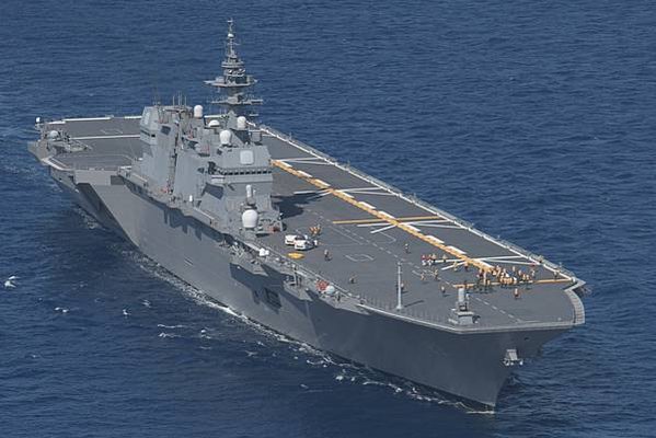 JS_Izumo（DDH-183）seen_from_the_sky_10-03-2021