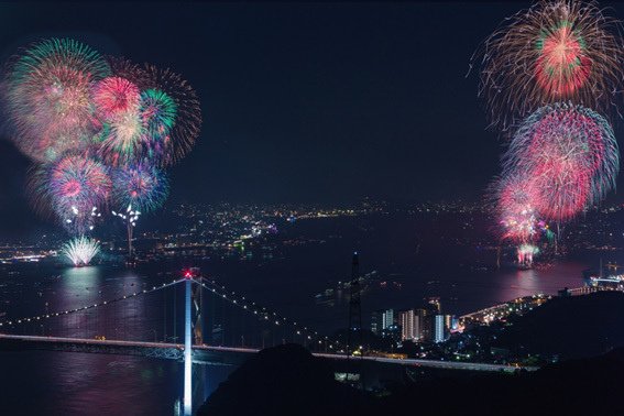 關門海峡花火大會 九州和本州上空競相爭豔